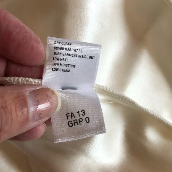 St John Ivory Satin Gold Button Long Sleeve Blouse 16 - Picture 5 of 9